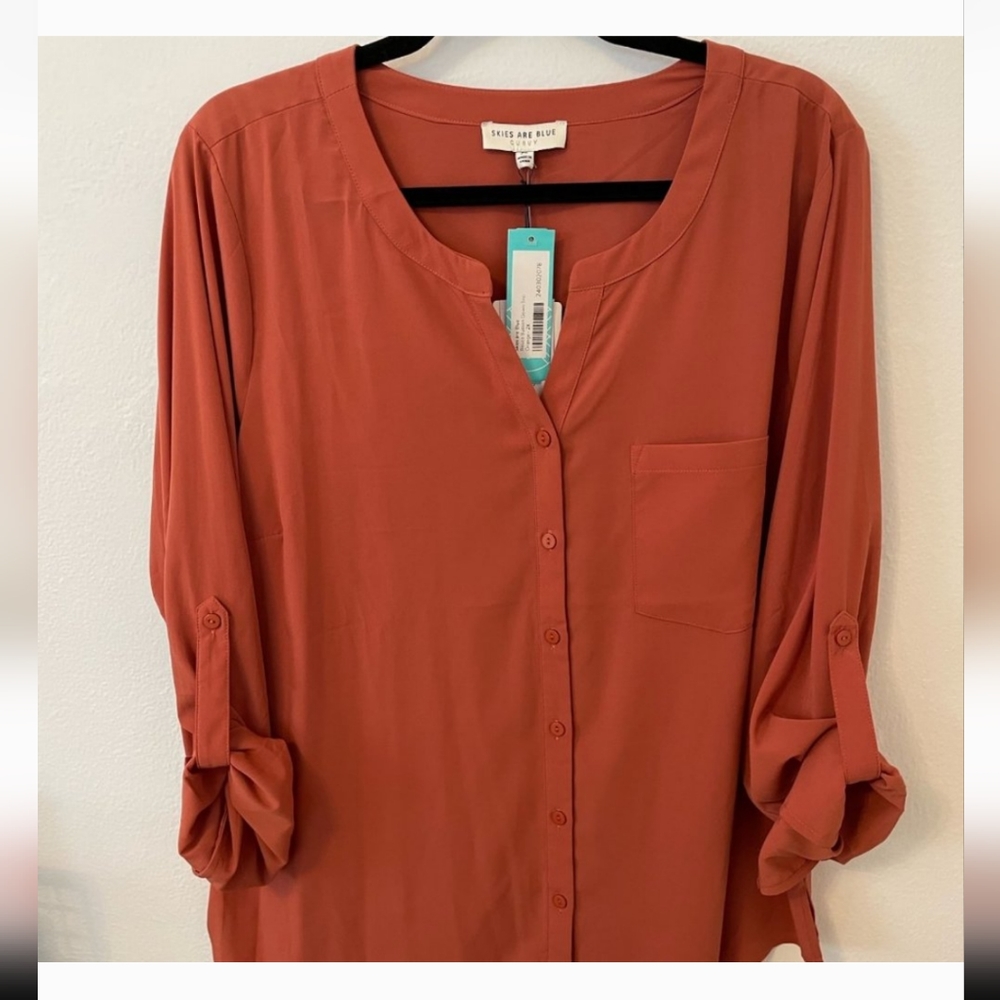 Skies are blue Curvy Rounce button down top SZ.2X NWT